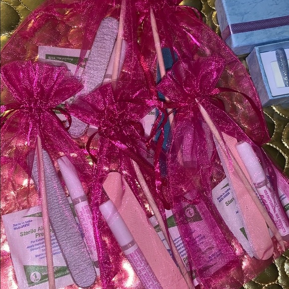 White & Gold Gucci gold flake press ons - Picture 6 of 6